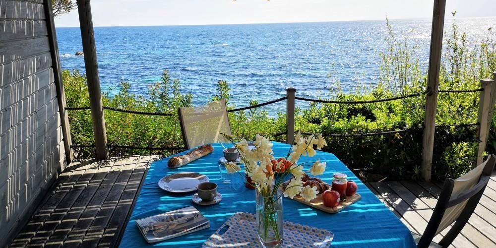 Déjeuner sur la mer, à la paillotte